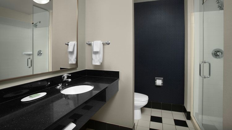 Fairfield Inn & Suites Fashion Center Room