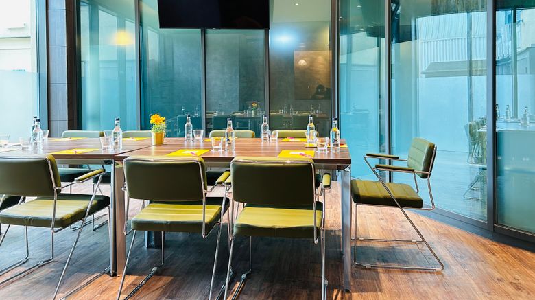<b>Crowne Plaza London-Kingston Meeting</b>. Images powered by <a href="https://www.leonardoworldwide.com/" title="Leonardo Worldwide" target="_blank">Leonardo</a>.