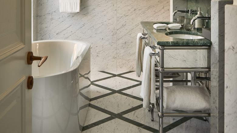 <b>The Carlton Milan, Rocco Forte Room</b>. Images powered by <a href="https://www.leonardoworldwide.com/" title="Leonardo Worldwide" target="_blank">Leonardo</a>.