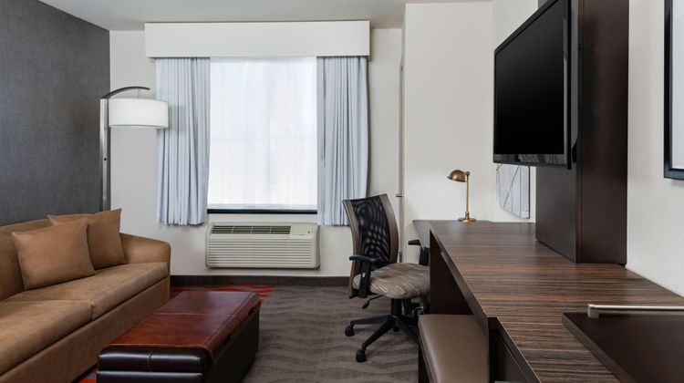 Fairfield Inn & Suites NY Staten Island Room