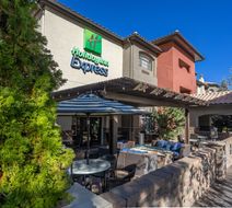 Holiday Inn Express Exterior