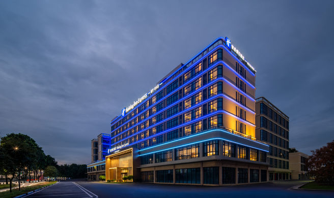 Holiday Inn Exp Baiyun Airport T2 Exterior