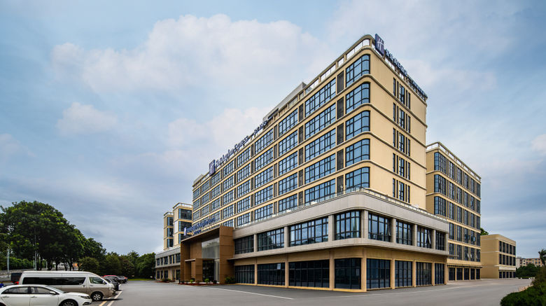 <b>Holiday Inn Exp Baiyun Airport T2 Exterior</b>. Images powered by <a href="https://www.leonardoworldwide.com/" title="Leonardo Worldwide" target="_blank">Leonardo</a>.