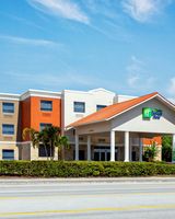 Holiday Inn Express & Stes Lantana