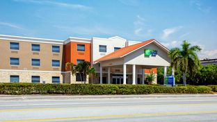 Holiday Inn Express & Stes Lantana