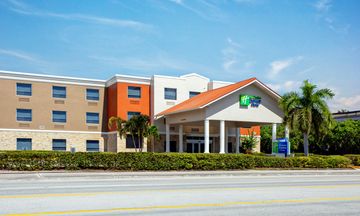 Holiday Inn Express & Stes Lantana
