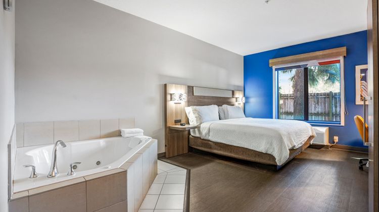 Holiday Inn Express & Stes-Jax/Mayport Suite