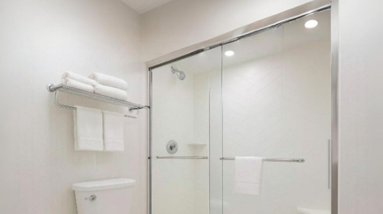 Holiday Inn & Suites Mississauga Room