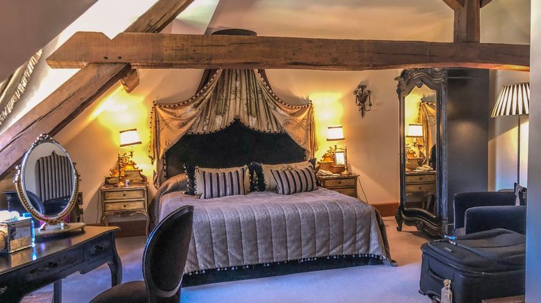 <b>Abbaye de la Bussiere Suite</b>. Images powered by <a href="https://www.leonardoworldwide.com/" title="Leonardo Worldwide" target="_blank">Leonardo</a>.