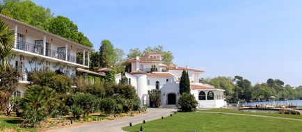 Hotel Chateau de Brindos Exterior