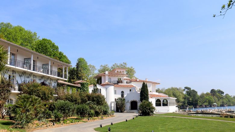 <b>Hotel Chateau de Brindos Exterior</b>. Images powered by <a href="https://www.leonardoworldwide.com/" title="Leonardo Worldwide" target="_blank">Leonardo</a>.