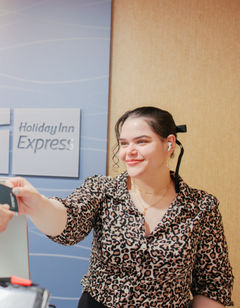 Holiday Inn Express Hotel & Suites