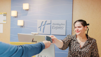 Holiday Inn Express Hotel & Suites