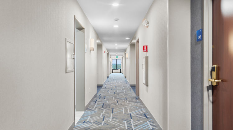 Holiday Inn Express Hotel & Suites Lobby