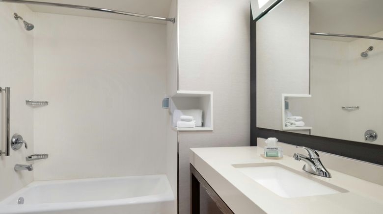 <b>Courtyard Redwood City Room</b>. Images powered by <a href="https://www.leonardoworldwide.com/" title="Leonardo Worldwide" target="_blank">Leonardo</a>.