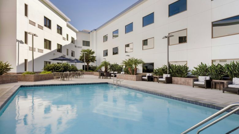 <b>Courtyard Redwood City Pool</b>. Images powered by <a href="https://www.leonardoworldwide.com/" title="Leonardo Worldwide" target="_blank">Leonardo</a>.