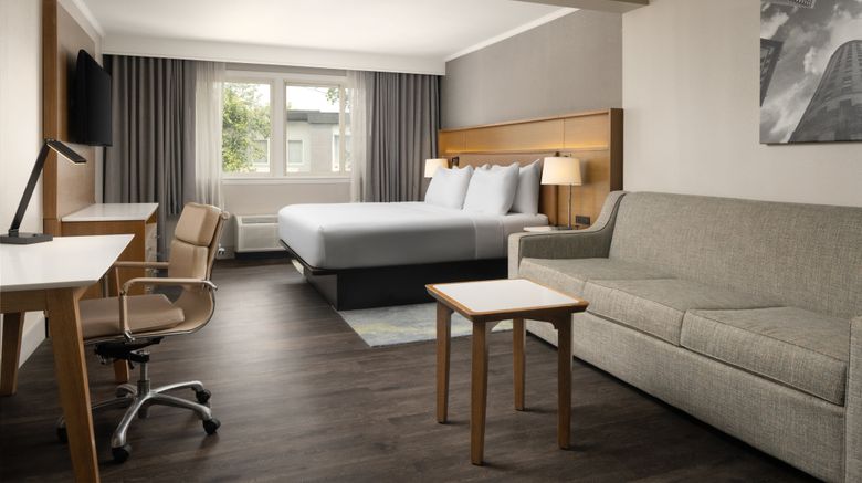 <b>DoubleTree by Hilton Providence Airport Room</b>. Images powered by <a href="https://www.leonardoworldwide.com/" title="Leonardo Worldwide" target="_blank">Leonardo</a>.