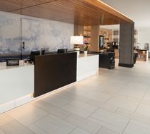DoubleTree by Hilton Providence Airport Lobby