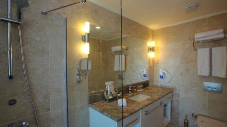<b>Sentido Bellazure Room</b>. Images powered by <a href="https://www.leonardoworldwide.com/" title="Leonardo Worldwide" target="_blank">Leonardo</a>.