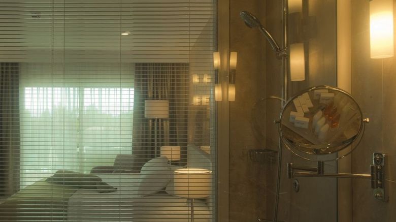<b>Sentido Bellazure Room</b>. Images powered by <a href="https://www.leonardoworldwide.com/" title="Leonardo Worldwide" target="_blank">Leonardo</a>.