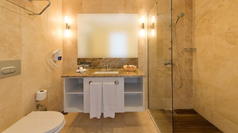 <b>Sentido Bellazure Room</b>. Images powered by <a href="https://www.leonardoworldwide.com/" title="Leonardo Worldwide" target="_blank">Leonardo</a>.