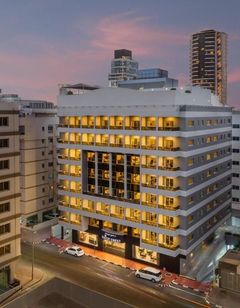 Savoy Crest Hotel