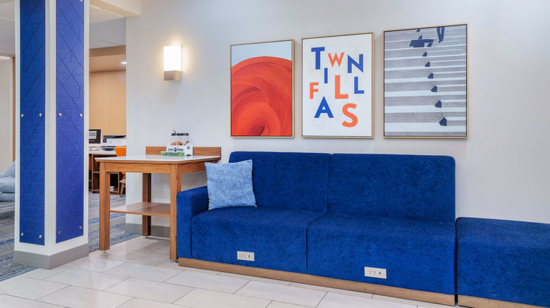<b>Holiday Inn Express Hotel & Suites South Exterior</b>. Images powered by <a href="https://www.leonardoworldwide.com/" title="Leonardo Worldwide" target="_blank">Leonardo</a>.