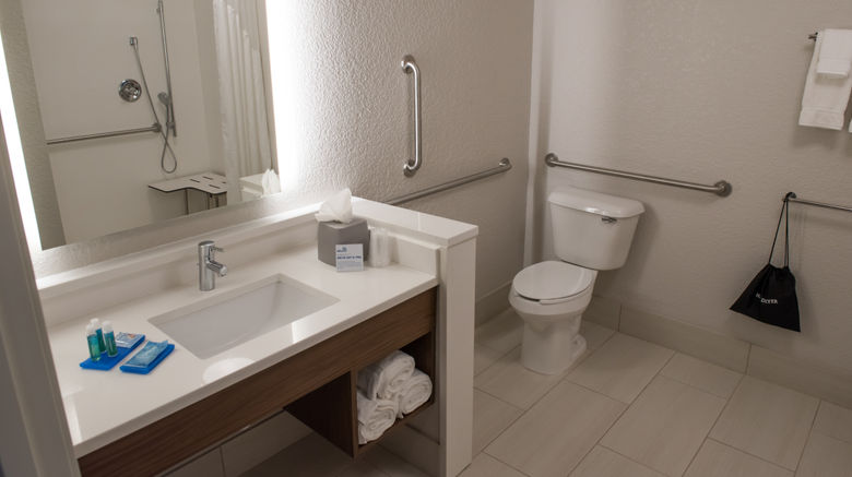 <b>Holiday Inn Express & Suites Room</b>. Images powered by <a href="https://www.leonardoworldwide.com/" title="Leonardo Worldwide" target="_blank">Leonardo</a>.