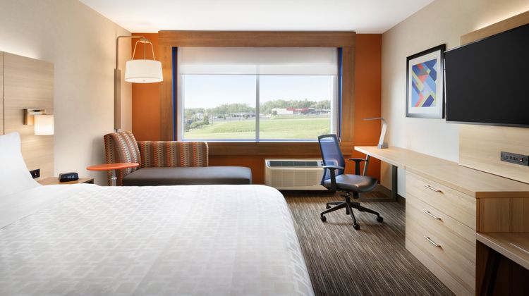 Holiday Inn Express & Stes Savannah W Room