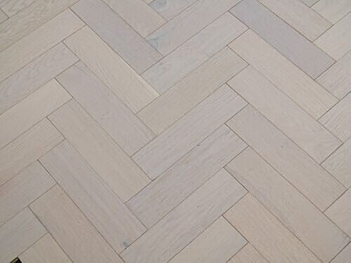 White Brushed Oak Herringbone 18mm