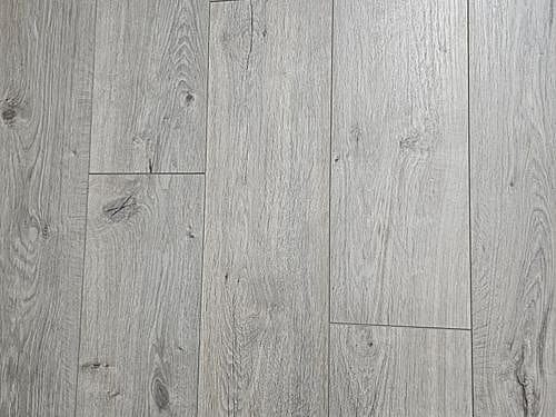 30m2 Northern Grey Oak 8mm Bundle + FREE Underlay