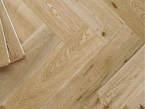 Natural Oak Herringbone 14mm Click UV Lacquered
