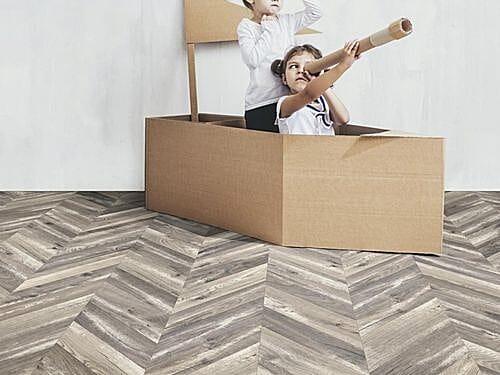 Castle Oak Chevron 8mm Laminate 