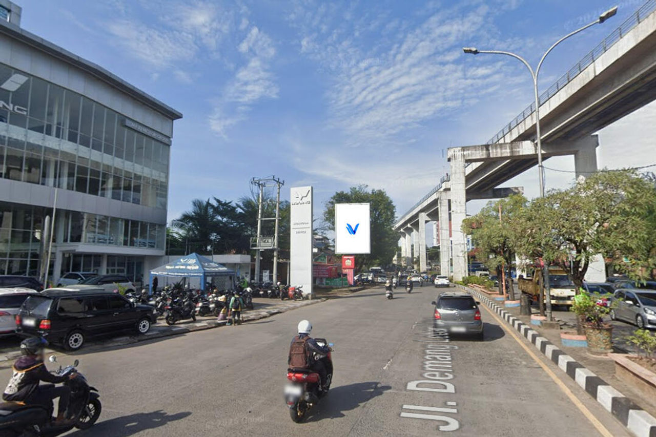 Baliho JL. DEMANG LEBAR DAUN ( DEPAN WULING MOTORS), Palembang