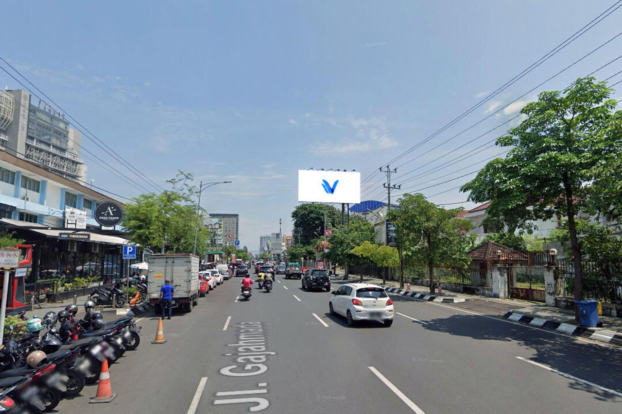 Billboard Jl. Gajahmada (Pertigaan Wot Gandul - Seberang Sekolah Theresiana), Semarang