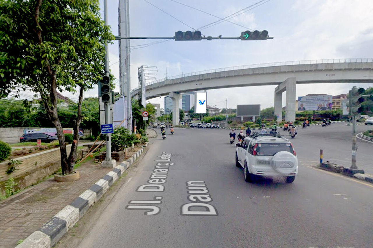 Billboard JL. Demang Lebar Daun Depan Dunkin Donat, Palembang