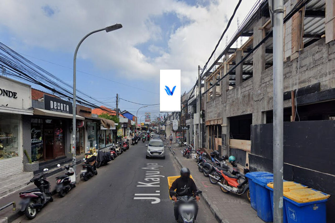 Billboard JI. Kayu Aya - Dekat BMM Money Changger arah Petitenget | BALI