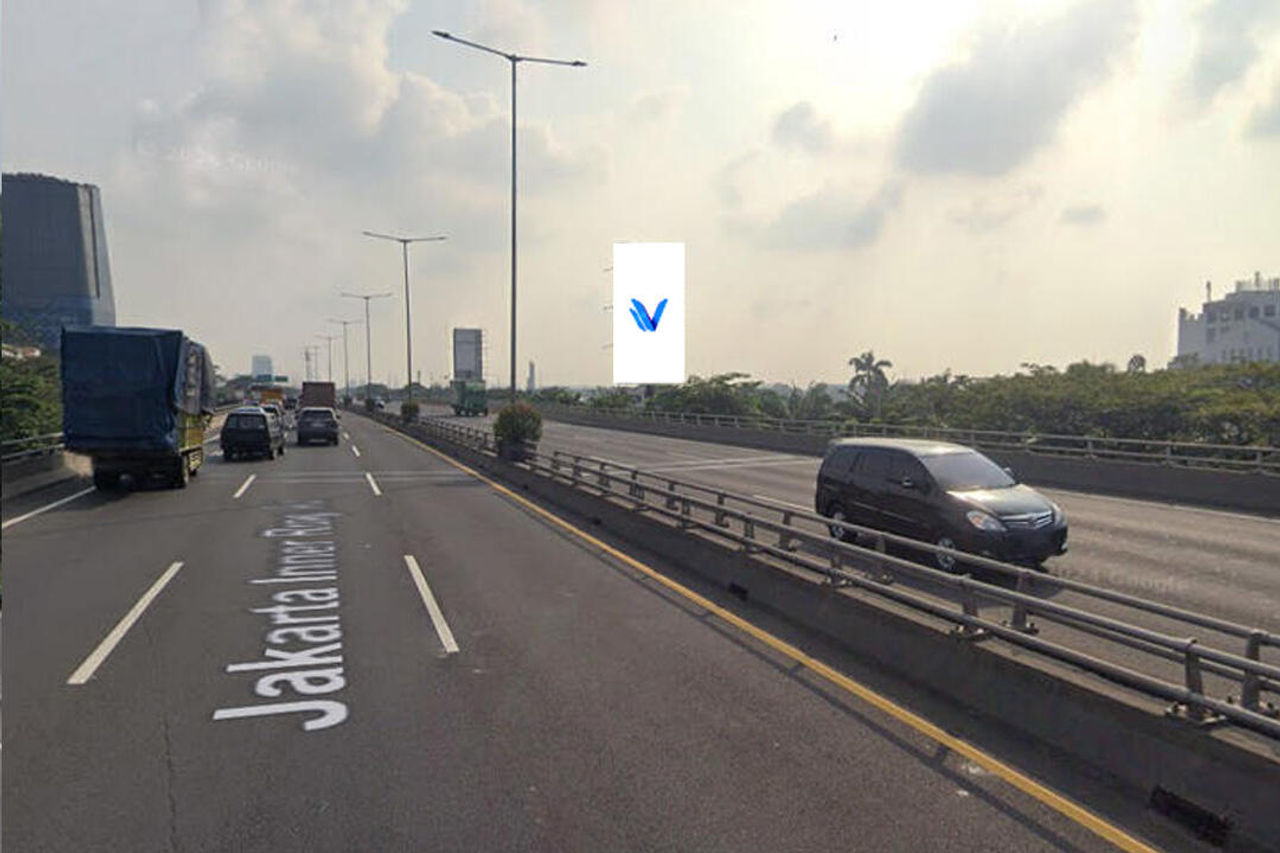 Billboard Jl. Yos Sudarso (Depan Mal Artha Gading), Jakarta Utara