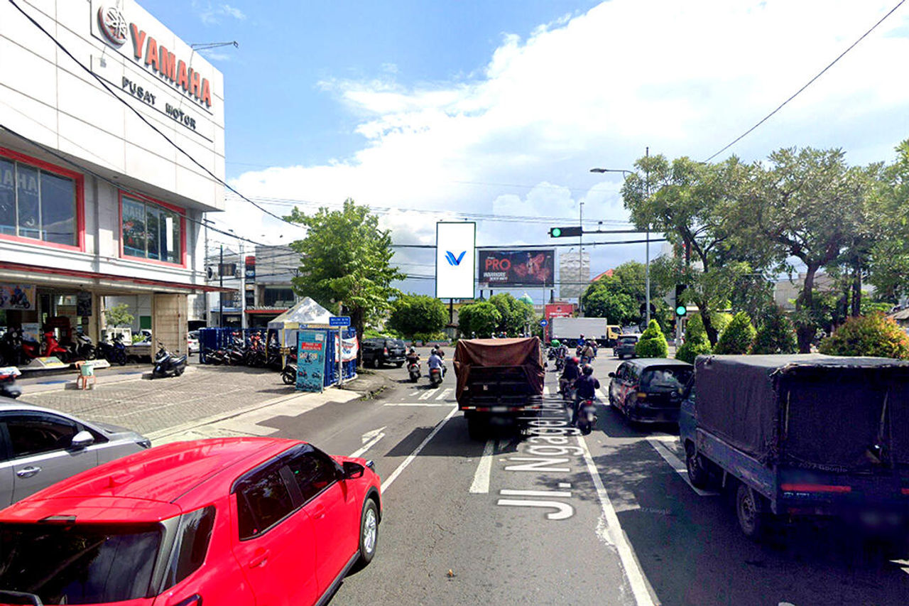 Billboard Pertigaan Bilka Jl. Ngagel Jaya Selatan, Surabaya