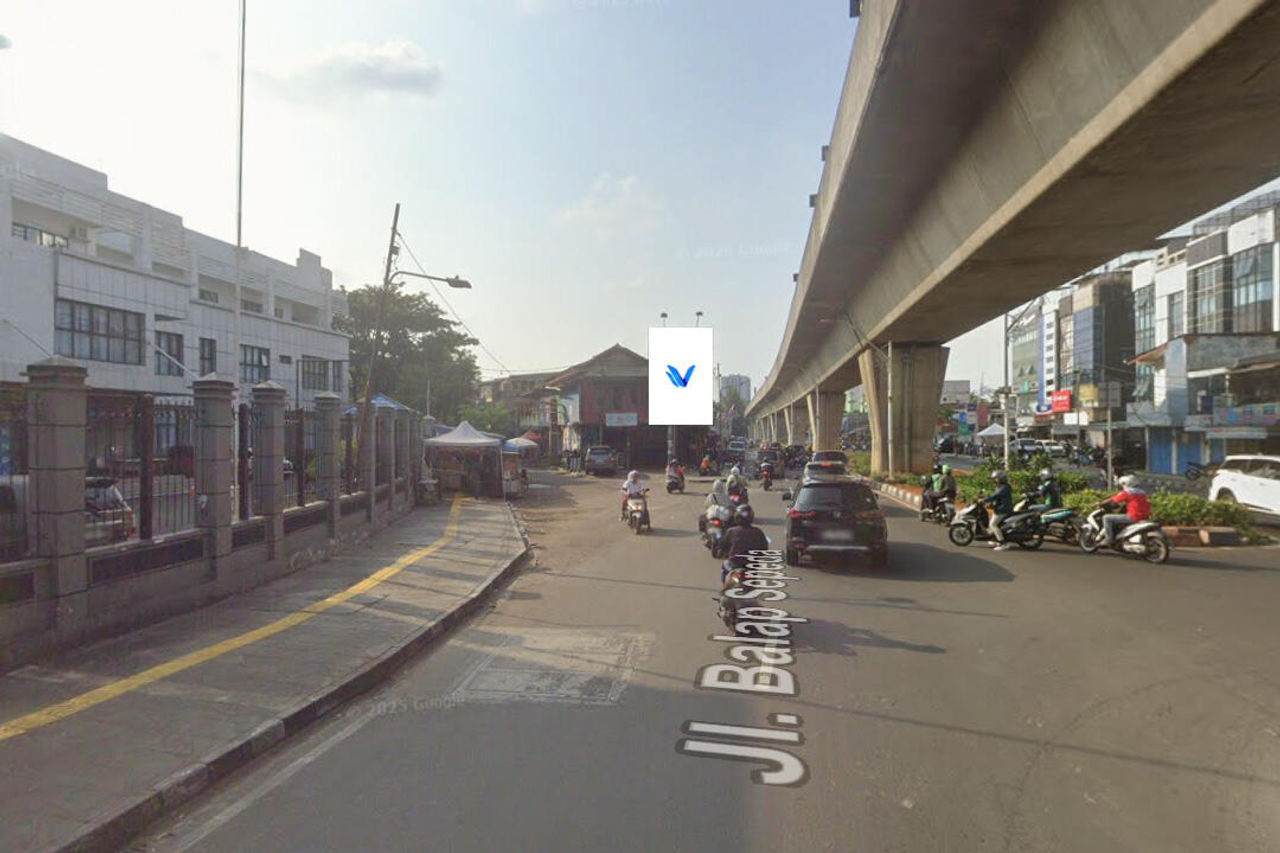 Baliho Jl. Velodrome, Jakarta Timur