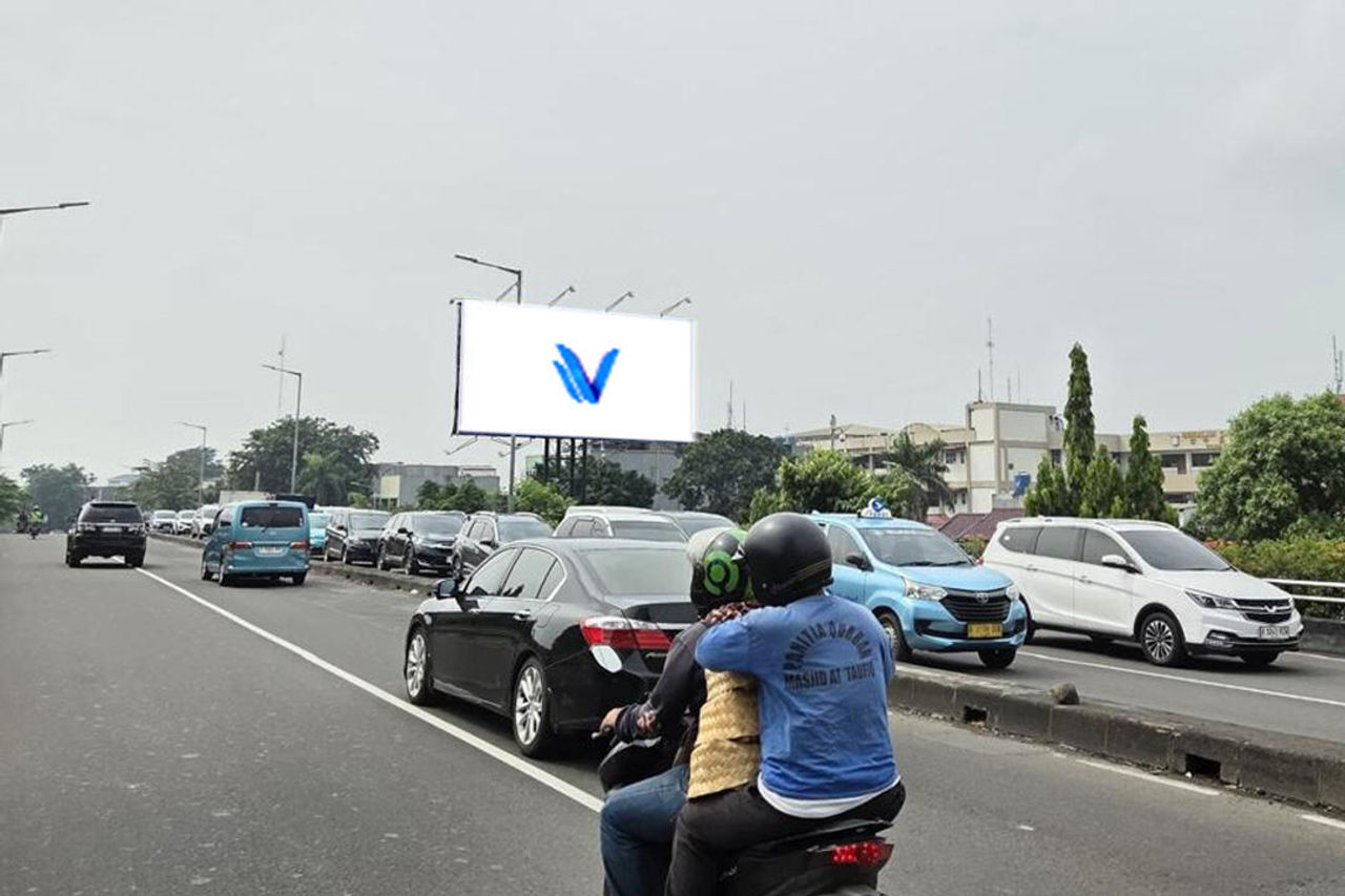 Billboard Flyover Kampung Melayu, Jakarta Timur