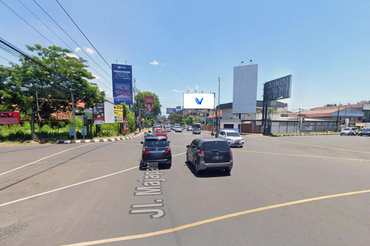 Billboard JL. Brigjend Katamso (Perempatan Milo), Semarang