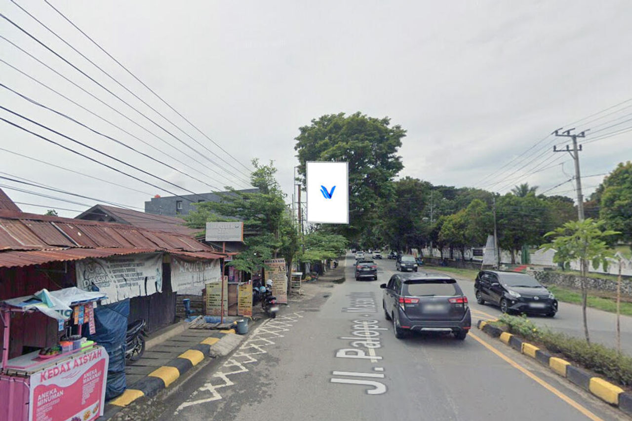 Baliho Jl. Dr. Ratulangi (Seberang TMP Palopo), Salobulo, Wara Utara, Palopo