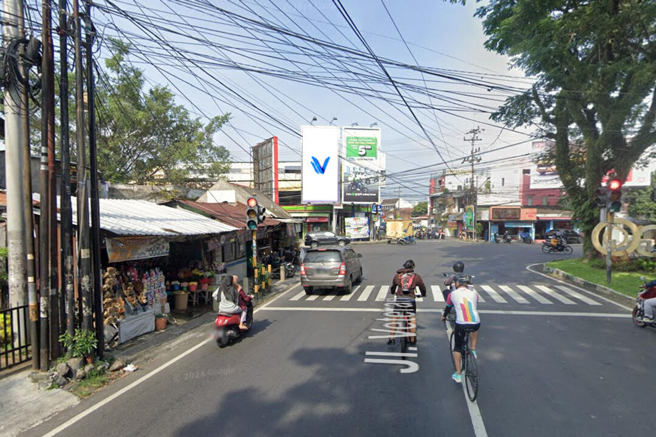 Billboard Jl. Bendungan Sutami Perempatan (Kanan), Malang