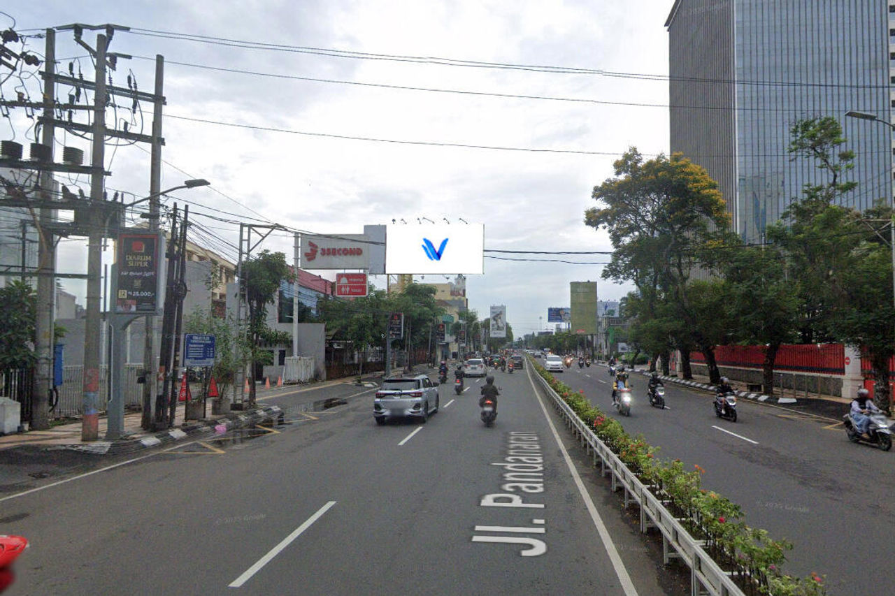 Billboard Jl. Pandanaran (Kaw. Pusat Oleh-oleh Semarang, Seberang Louis Kienne), Semarang