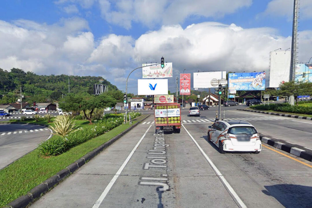 Billboard Jl. Raya Semarang - Solo (pintu keluar Tol Bawen), Semarang