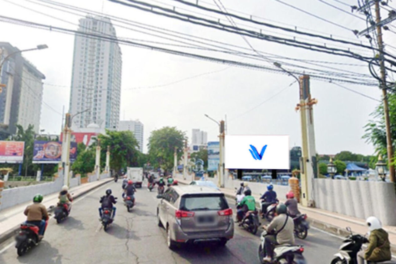 Videotron JL. Pemuda (Monumen Kapal Selam), Surabaya