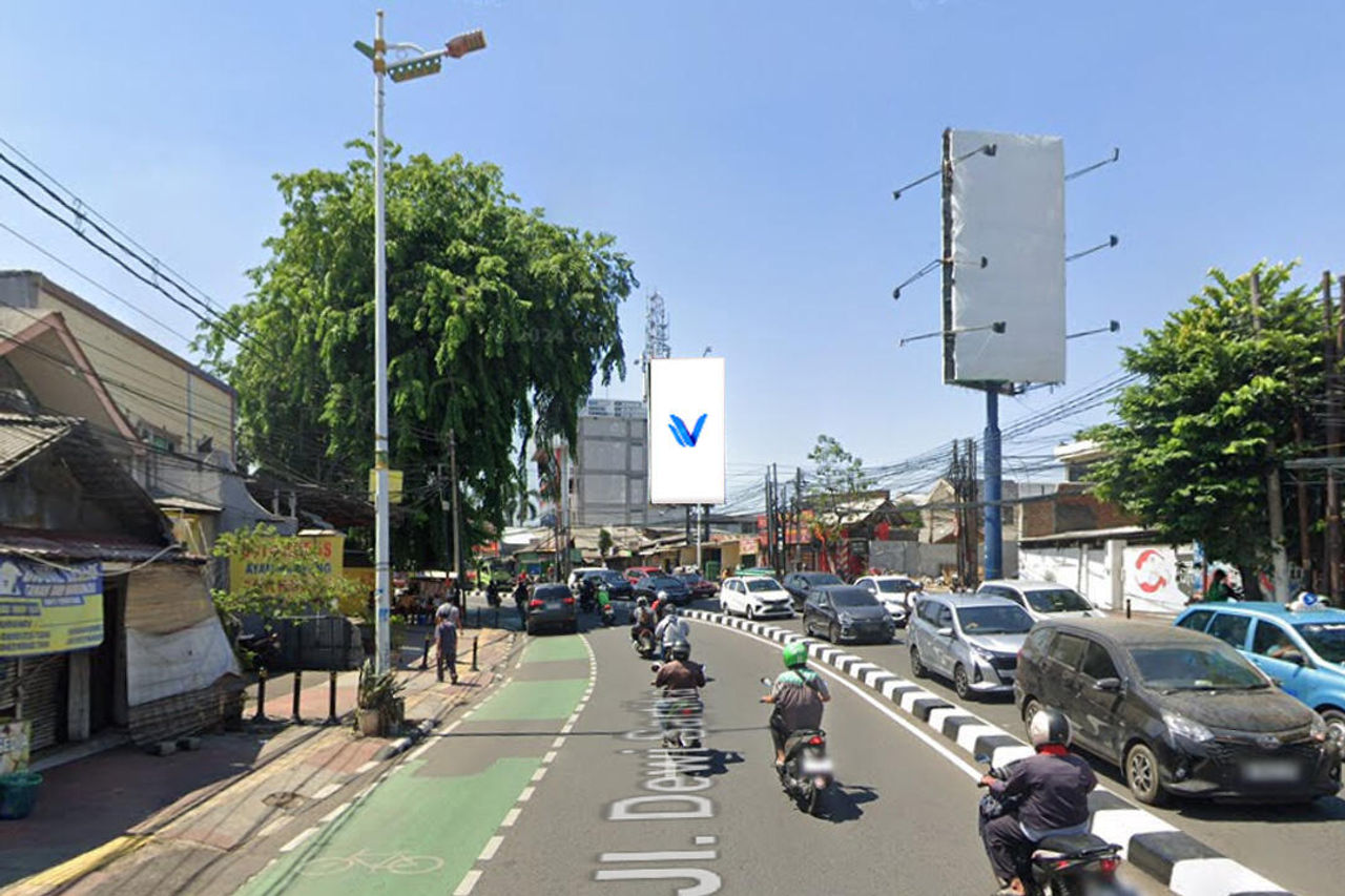 Billboard Jl. Dewi Sartika (Dekat Kampus STBA Pertiwi), Jakarta Timur