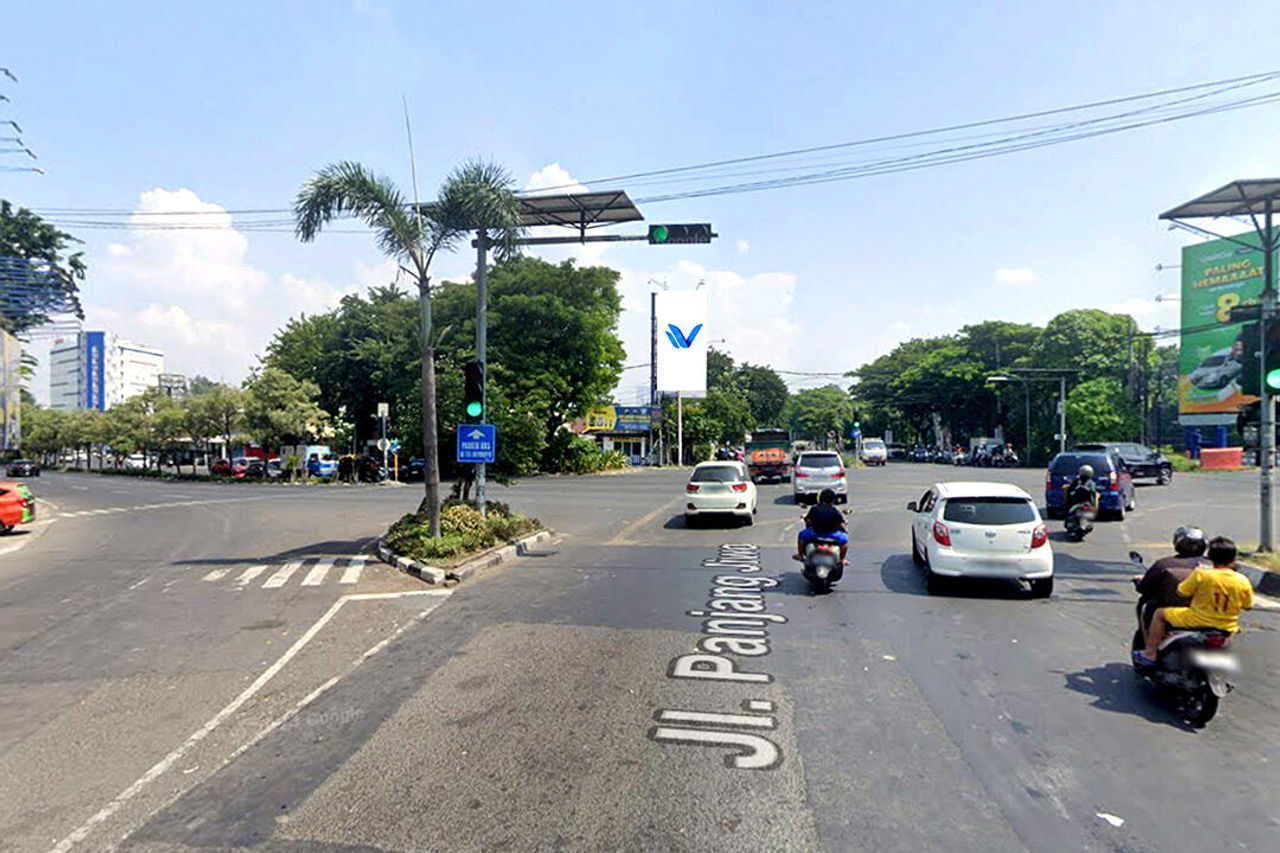 Billboard Perempatan Prapen Panjang Jiwo, Surabaya