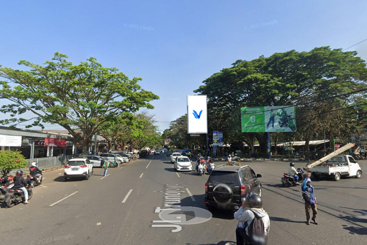 Billboard Jl. Trunojoyo (Depan Stasiun Malang), Malang